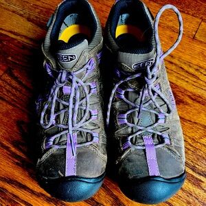 Keen women’s hiking boot 10